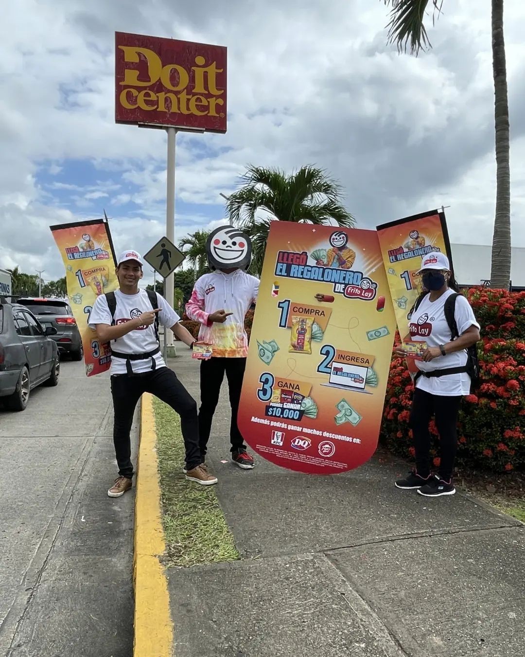 Do It Center activacion BTL carteles
